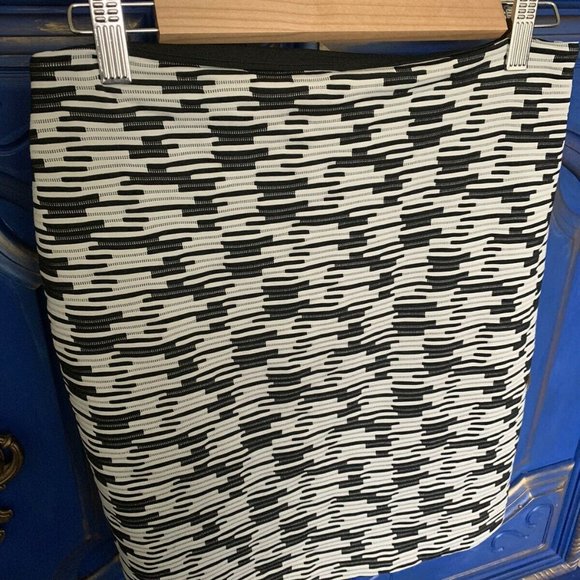 ⭐️ Loft Stretch Mini Bandeau Skirt Black & White - Picture 2 of 3